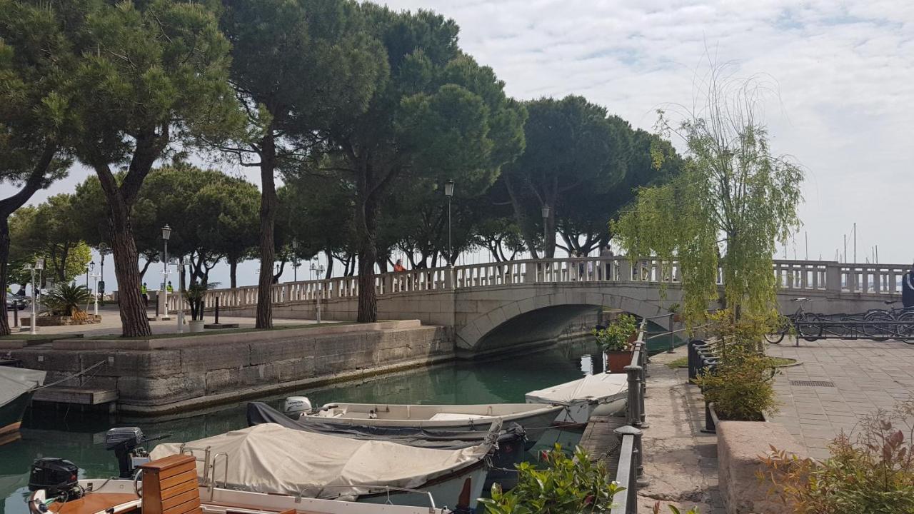 Luminoso Trilocale Con Piscina E Giardino Privato Daire Desenzano del Garda Dış mekan fotoğraf