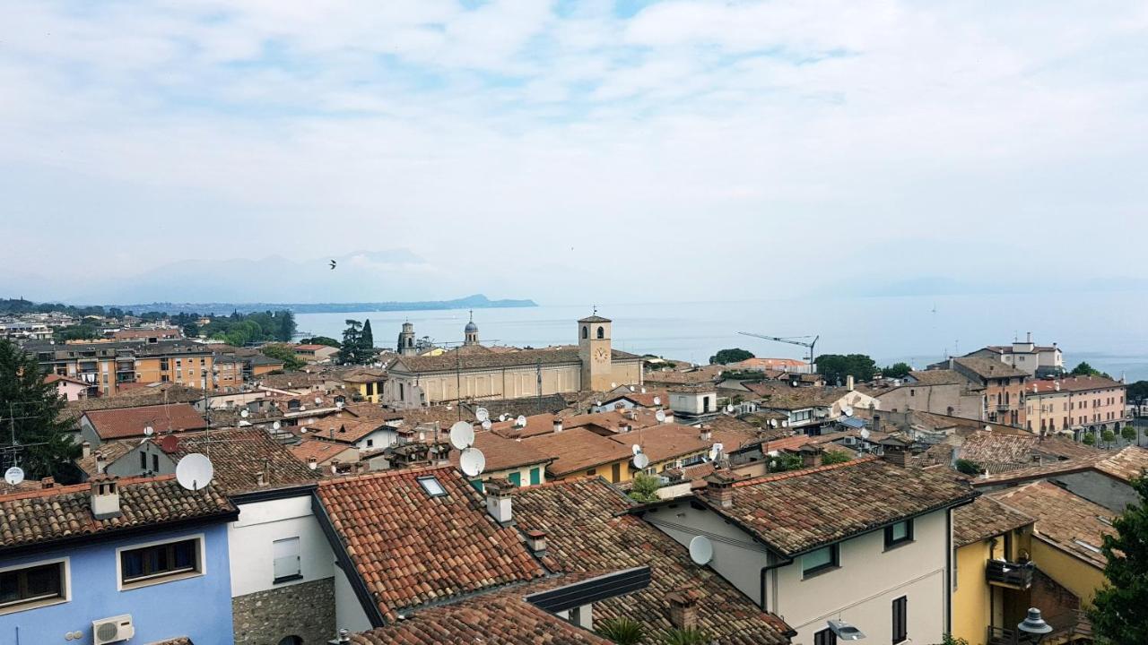 Luminoso Trilocale Con Piscina E Giardino Privato Daire Desenzano del Garda Dış mekan fotoğraf