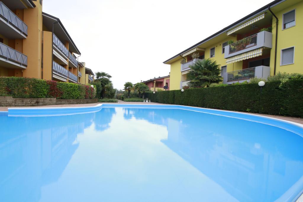 Luminoso Trilocale Con Piscina E Giardino Privato Daire Desenzano del Garda Dış mekan fotoğraf