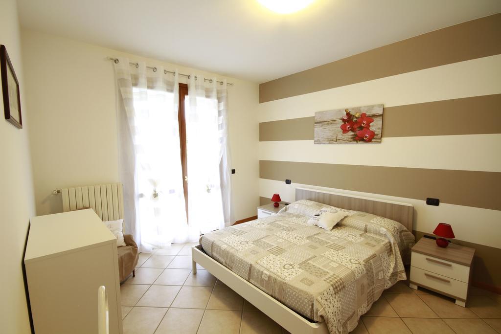 Luminoso Trilocale Con Piscina E Giardino Privato Daire Desenzano del Garda Dış mekan fotoğraf