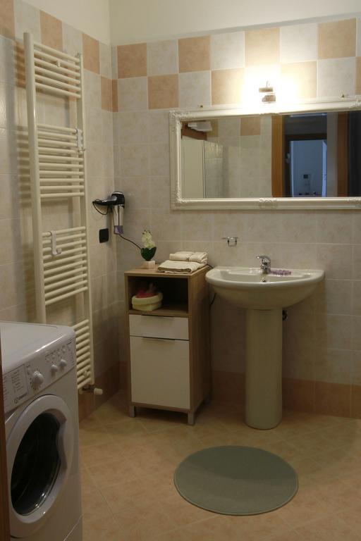 Luminoso Trilocale Con Piscina E Giardino Privato Daire Desenzano del Garda Dış mekan fotoğraf