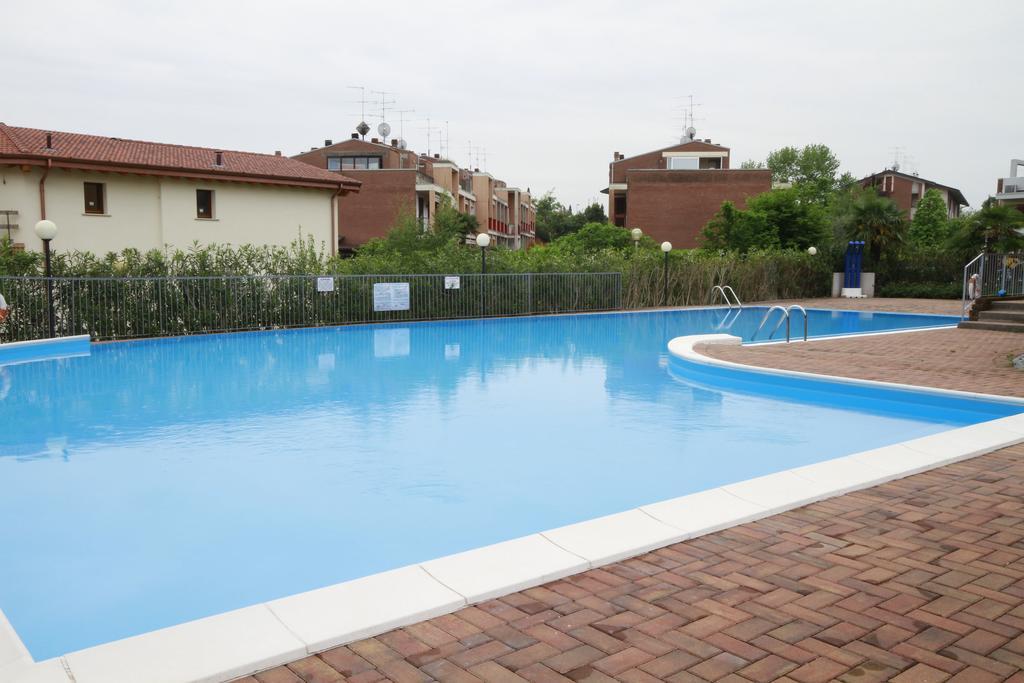 Luminoso Trilocale Con Piscina E Giardino Privato Daire Desenzano del Garda Dış mekan fotoğraf